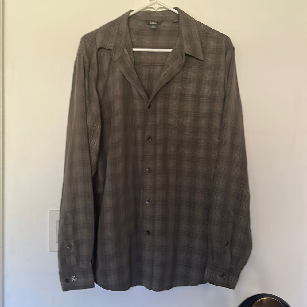 🚨Royal and Robbins Plaid men’s button up